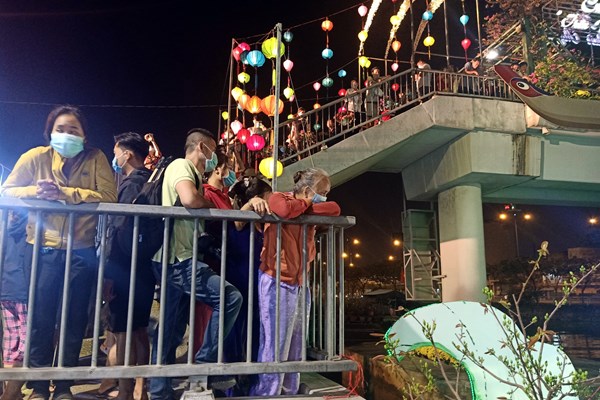 Thưởng thức Đờn ca tài tử trên ghe bầu - Anh 4