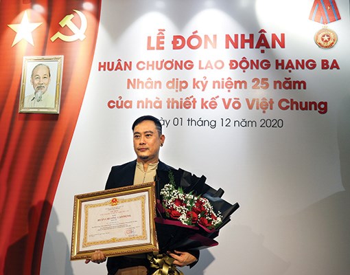 "Say mê lãnh Mỹ A và say mê áo dài Việt" - ảnh 1