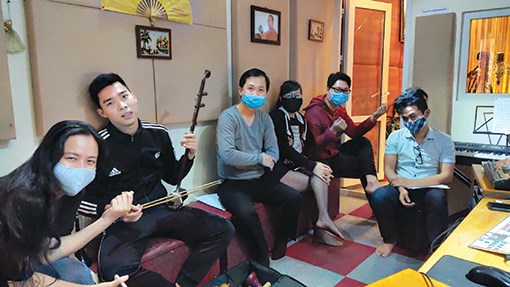 Bao la những trái tim hồng - Anh 1