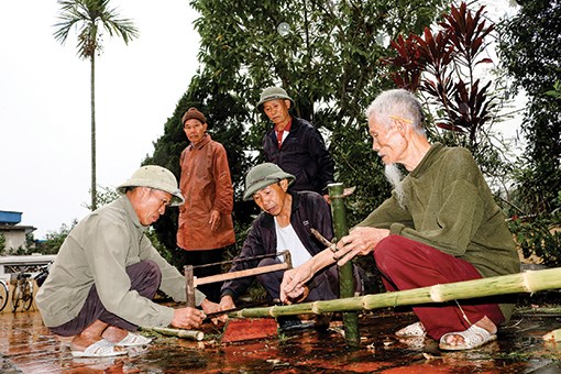 Chơi đu bay bổng ngày Xuân… - Anh 1