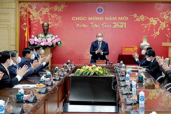 Thủ tướng: Ngành Y tế tiếp tục tiên phong chống dịch Covid-19 - Anh 1