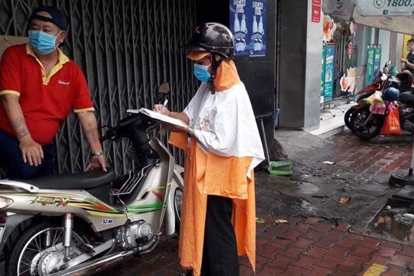 Cách ly gần 130.000 người, xuyên đêm truy vết người tiếp xúc - Anh 2