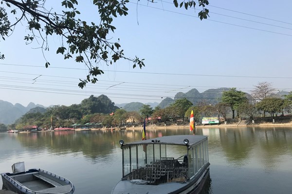 Di tích Chùa Hương không đón khách, nhiều du khách phải... quay về - Anh 1