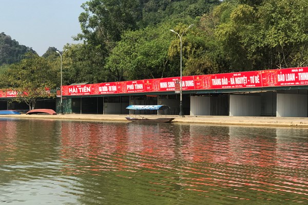 Di tích Chùa Hương không đón khách, nhiều du khách phải... quay về - Anh 2
