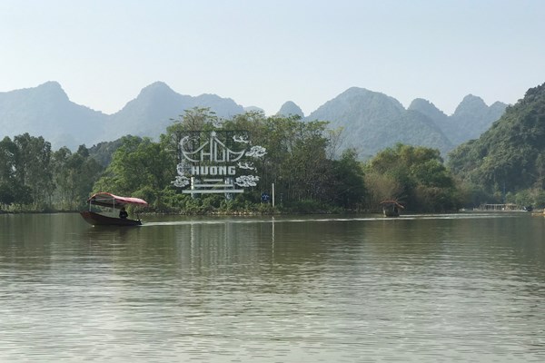 Di tích Chùa Hương không đón khách, nhiều du khách phải... quay về - Anh 3