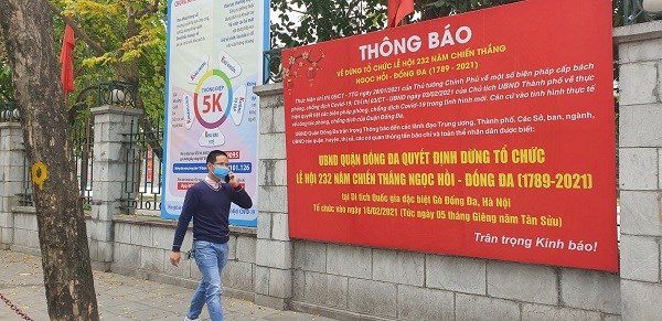 Đình, chùa, di tích đóng cửa, người dân vái vọng từ bên ngoài - Anh 7