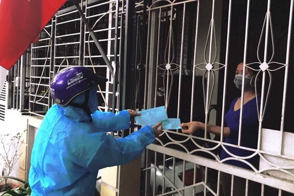 Hải Dương: Tăng công suất xét nghiệm, phát phiếu đi chợ cho người dân - Anh 2