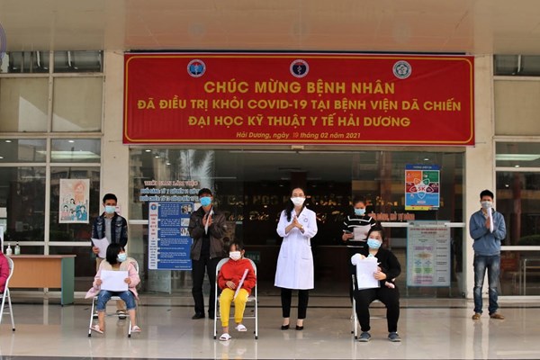 Bé sơ sinh 24 ngày tuổi mắc Covid-19 đã khỏi bệnh - Anh 2