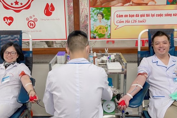 Chỉ còn gần 5.000 đơn vị máu, y bác sĩ khai xuân bằng những giọt máu nghĩa tình - Anh 1