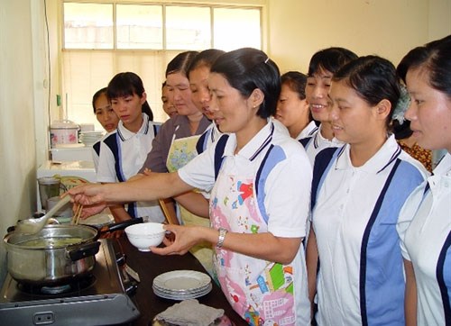 Đỏ mắt chờ giúp việc - Anh 1