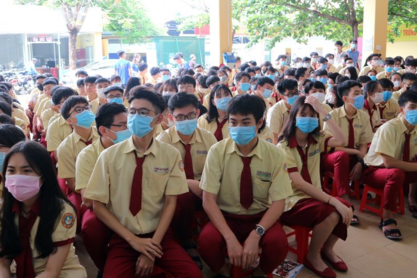 Học sinh TP.HCM chính thức trở lại trường từ ngày 1.3 - Anh 1