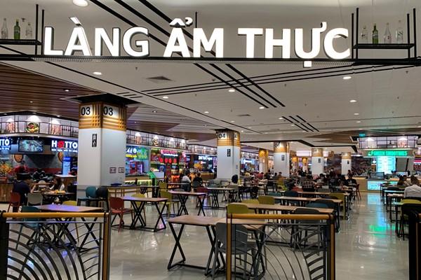 Hà Nội: Trung tâm thương mại vắng vẻ sau dịp Tết do ảnh hưởng của Covid-19 - Anh 4