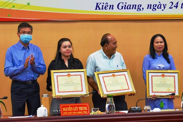 Kiên Giang tổng kết trực tuyến 20 năm xây dựng đời sống văn hóa - Anh 1