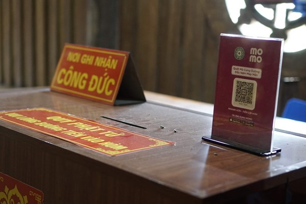 Xung quanh việc thử nghiệm công đức qua ví điện tử Momo: Ngập ngừng quẹt thẻ mã cúng dường - Anh 2