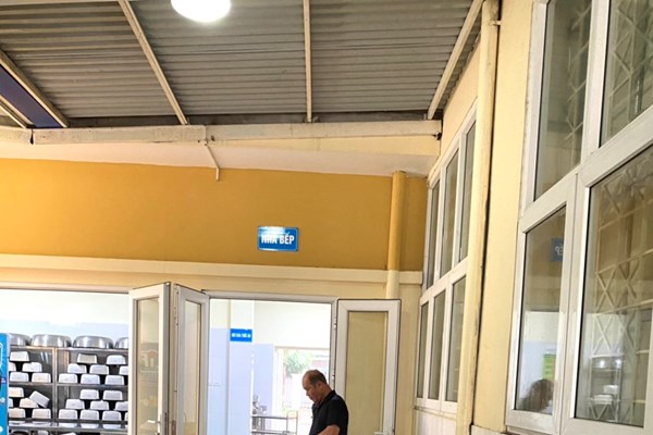 Trở lại trường với các biện pháp phòng dịch nghiêm ngặt - Anh 1