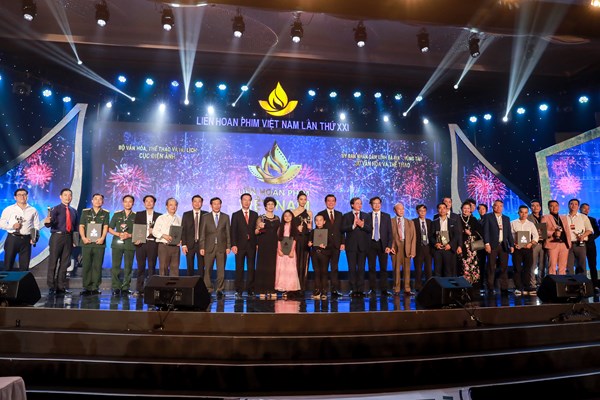 Phim nhà nước và tư nhân sẽ cạnh tranh bình đẳng - Anh 2