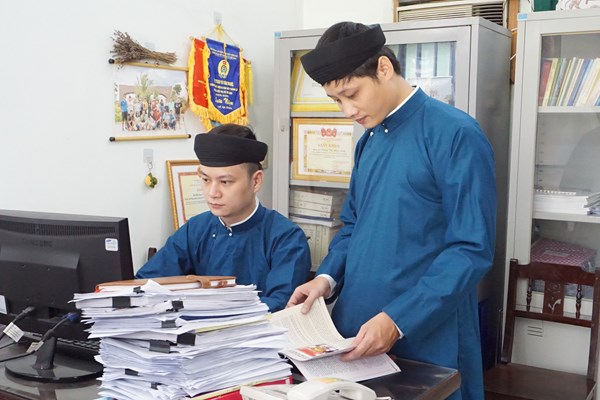 Huế vận động cán bộ và người dân mặc áo dài truyền thống - Anh 1