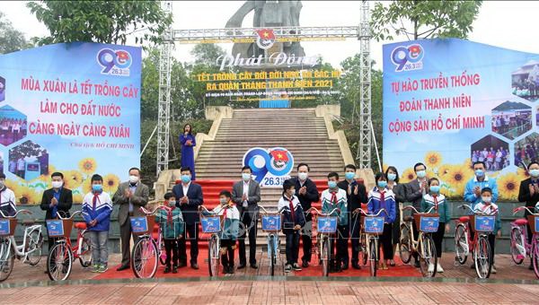 Tháng thanh niên với nhiều hoạt động ý nghĩa - Anh 1