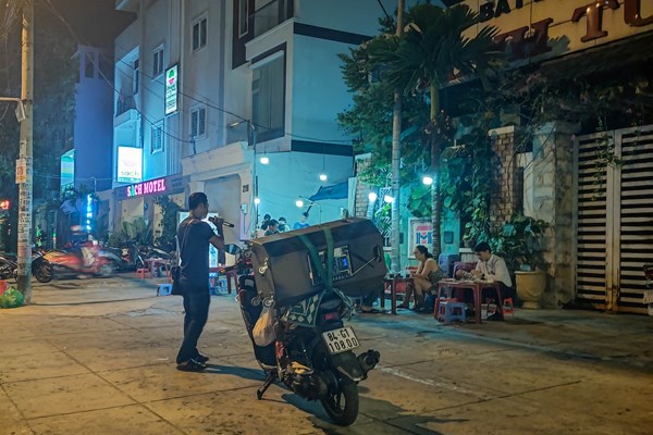 Quy định đã có, vẫn khó xử lý - Anh 1