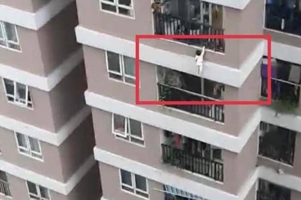 Lãnh đạo TP Hà Nội gửi thư và tặng Bằng khen thanh niên dũng cảm cứu sống bé gái rơi từ tầng 12 - Anh 3