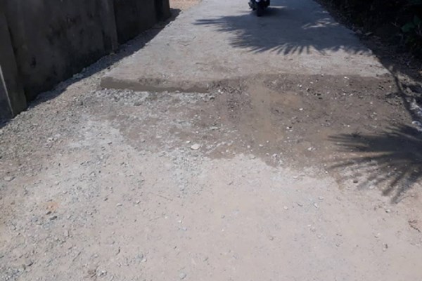 Đường giao thông chưa nghiệm thu đã xuống cấp - Anh 1