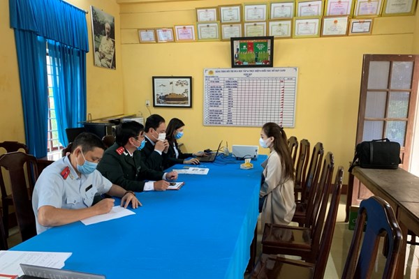Bị xử phạt 5 triệu đồng vì chia sẻ thông tin “một vợ được lấy nhiều chồng” - Anh 1