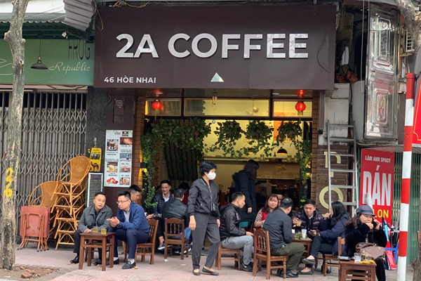 Hà Nội: Bất chấp lệnh cấm, hàng quán vỉa hè 