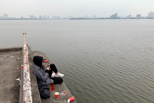 Hà Nội: Bất chấp lệnh cấm, hàng quán vỉa hè 
