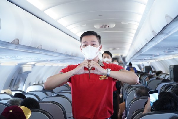 Trao yêu thương cho một nửa thế giới, Vietjet tung vé khuyến mại 0 đồng bay khắp Việt Nam - Anh 2