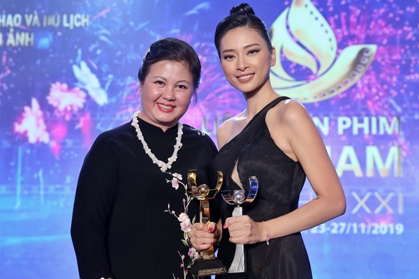 Những “đóa hồng” mạnh mẽ - Anh 1
