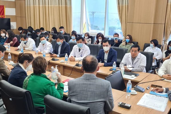 Sức khoẻ nhân viên y tế sau tiêm vắcxin Covid-19 không có gì bất thường - Anh 3