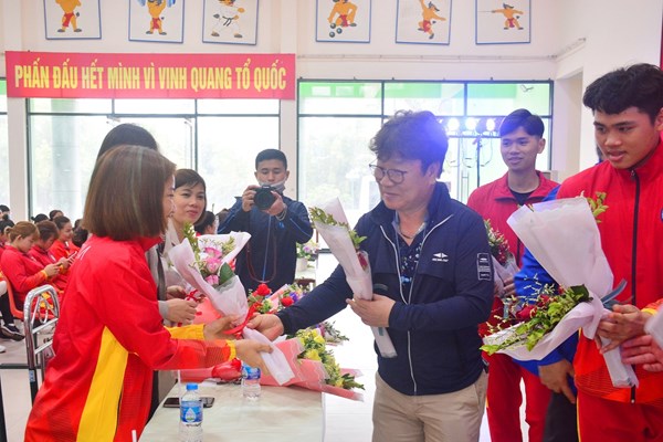 Tôn vinh các nữ VĐV nhân ngày 8.3 - Anh 2