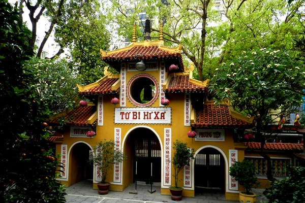 Hà Nội: Các di tích, danh thắng mở cửa trở lại, thực hiện nghiêm việc phòng dịch - Anh 2