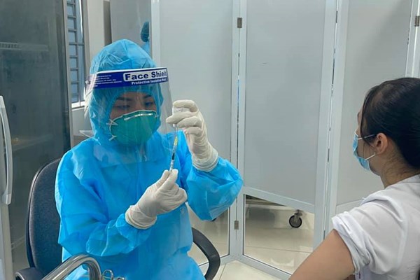 Việt Nam sẽ có hơn 5,6 triệu liều vắc xin Covid-19 trong tháng 3 và 4 - Anh 1