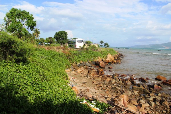 Lãnh đạo tỉnh Khánh Hòa đốc thúc cưỡng chế dự án xâm phạm vịnh Nha Trang - Anh 1