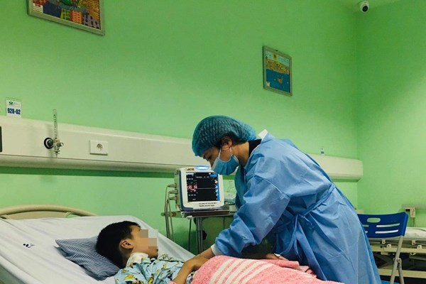 BV Nhi Trung ương: Ghép thận cho bé trai 11 tuổi có đột biến gen gây ung thư - Anh 1
