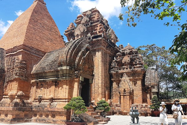 Xây dựng Chương trình hành trình di sản văn hóa Thiên Y A Na - Anh 1