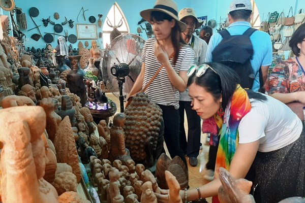 Sản phẩm gốm Bàu Trúc đang dần “khởi sắc”... - Anh 1