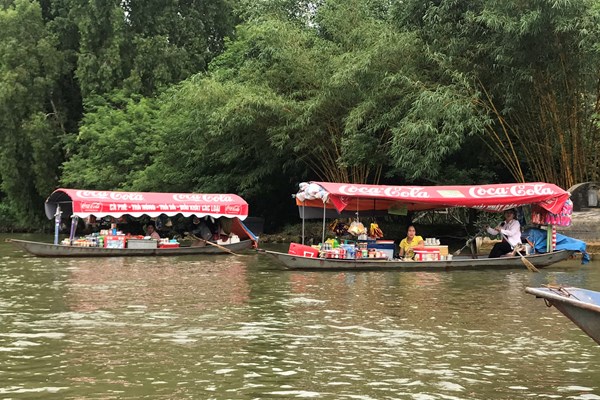 Chùa Hương đón 2 vạn lượt khách ngày đầu mở cửa trở lại - Anh 7