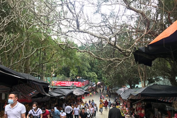 Chùa Hương đón 2 vạn lượt khách ngày đầu mở cửa trở lại - Anh 8