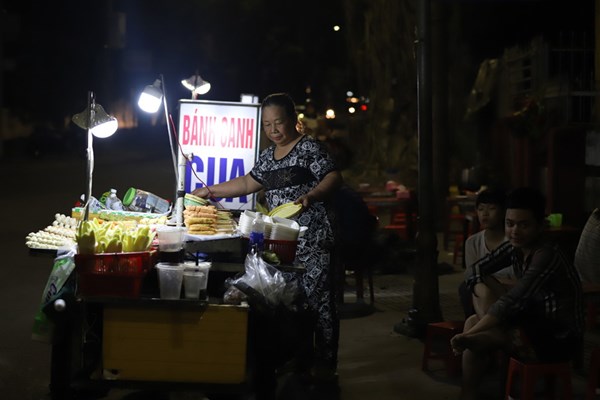 Huế dùng vỉa hè... để hỗ trợ người dân - Anh 1