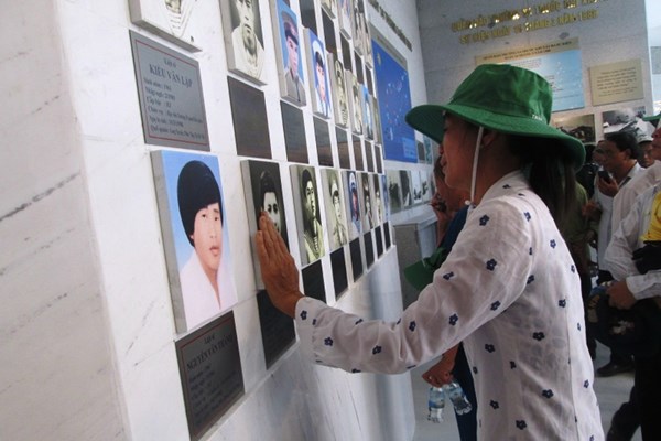 Tháng Ba đến với Khu tưởng niệm chiến sĩ Gạc Ma - Anh 2