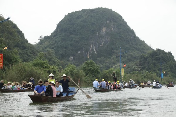 Danh thắng Chùa Hương trong những ngày đầu đón khách: Vẫn còn hiện tượng thiếu văn minh cần chấn chỉnh - Anh 1