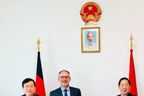 Tham tán Thương mại Việt Nam tại Đức kết nối doanh nghiệp 2 nước - Anh 1