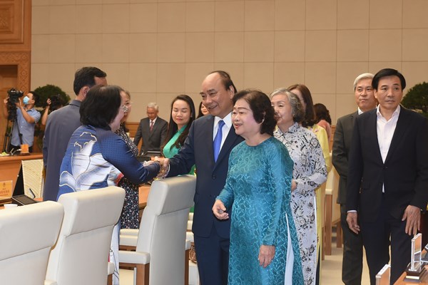 Thủ tướng gặp mặt đoàn công tác Quỹ Vừ A Dính và Câu lạc bộ 