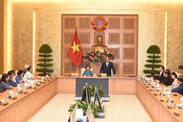 Thủ tướng gặp mặt đoàn công tác Quỹ Vừ A Dính và Câu lạc bộ 