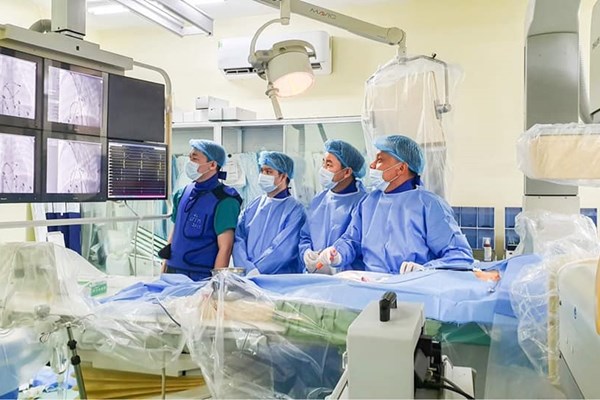 Bé 11 ngày tuổi mắc rối loạn nhịp tim hiếm gặp - Anh 1