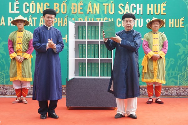 Khởi động “Tủ sách Huế” và ra mắt ấn phẩm Địa chí Văn hóa Huế - Anh 1