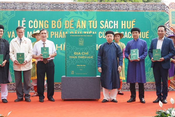 Khởi động “Tủ sách Huế” và ra mắt ấn phẩm Địa chí Văn hóa Huế - Anh 3