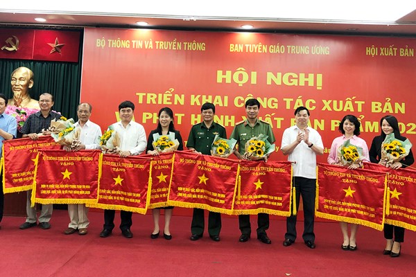 Chất lượng nội dung xuất bản phẩm chuyển biến tích cực - Anh 3